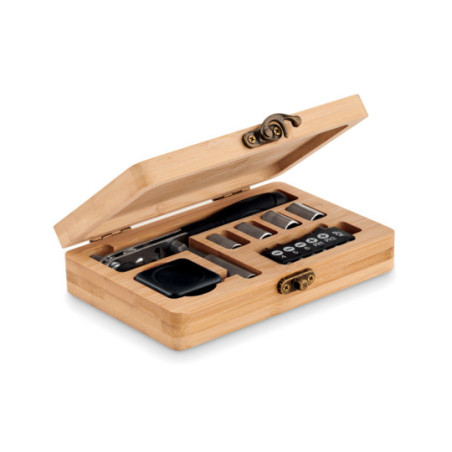 Ensemble d'outils dans un coffret en bambou