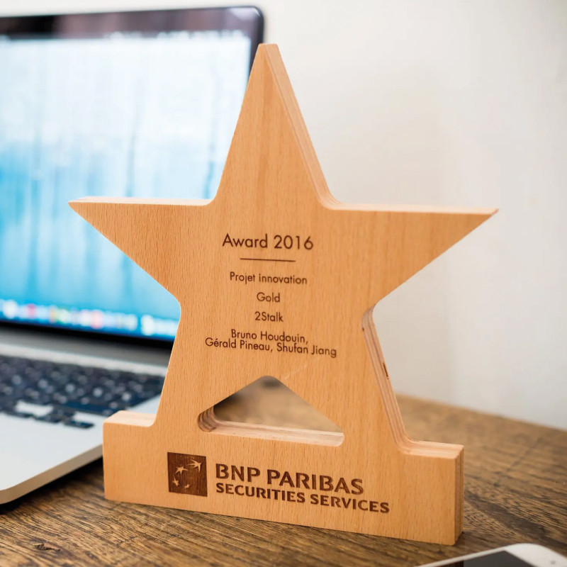 Trophée étoile en bois marquage quadri