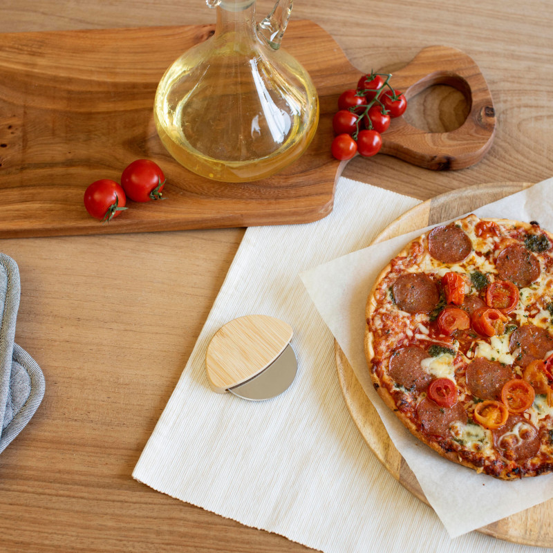 Roulette à pizza en bambou