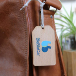 Etiquette bagage en bois