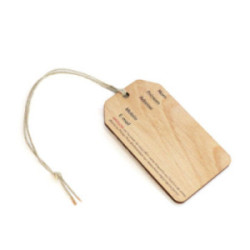 Etiquette bagage en bois avec carte