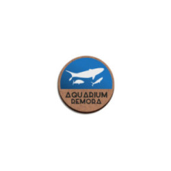Badge sur mesure en en fibre de bois avec épingle (de 20 à 40 cm²)