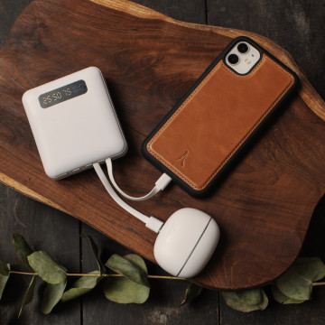 Batterie de secours avec 4 câbles 10000 mAh Akashi® blanche