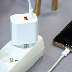 Chargeur secteur USB-C et USB-A 15W Akashi® blanc