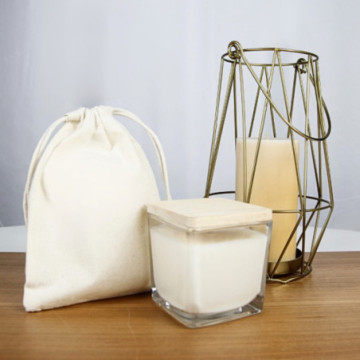 Bougie carrée en cire de soja avec couvercle en bois de pin