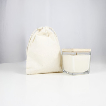 Petite bougie carrée en cire de soja avec couvercle en bois de pin