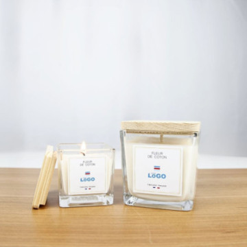 Petite bougie carrée en cire de soja avec couvercle en bois de pin