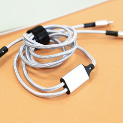 Pack multi-câble 20W et chargeur secteur 15W Akashi® blanc