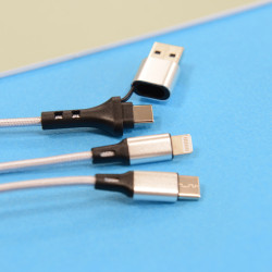 Pack multi-câble 20W et chargeur secteur 15W Akashi® blanc