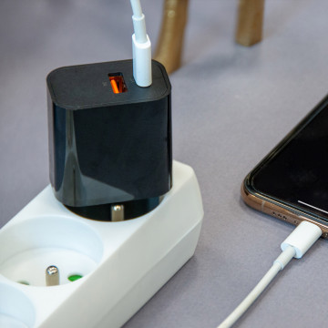 CABLE DE CHARGEMENT 20 W + CHARGEUR - COULEUR