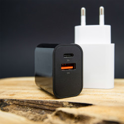 Pack multi-câble 20W et chargeur secteur 15W Akashi® couleur