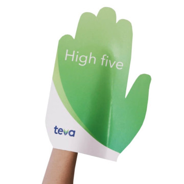 Main géante en carton marquage quadri