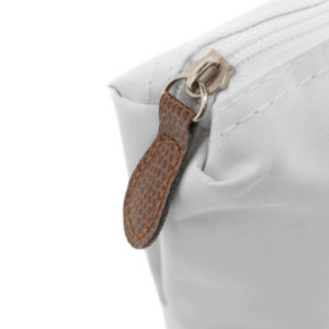 Trousse de toilette blanche